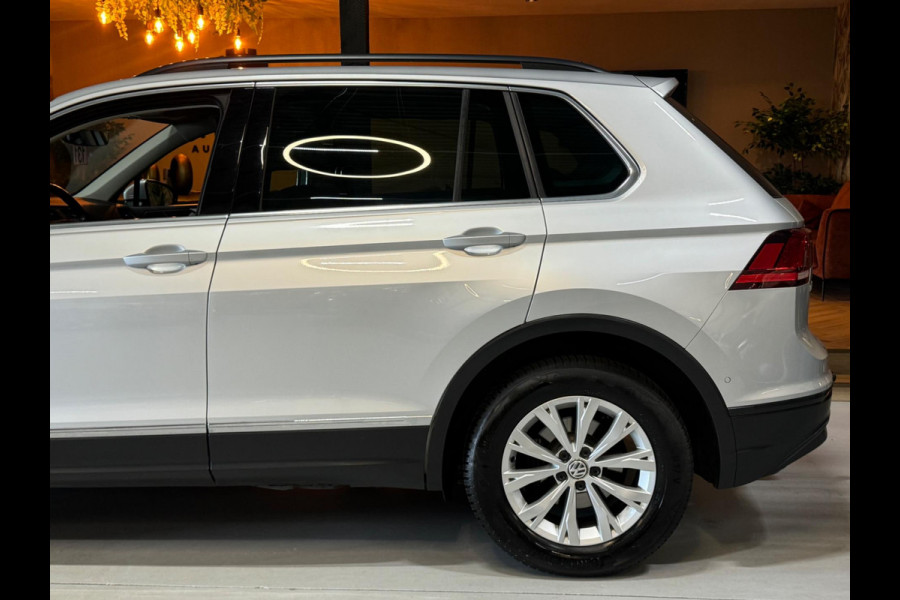 Volkswagen Tiguan 1.4 TSI 4Motion Highline Garantie Trekhaak CarPlay Camera PDC ACC Lane StuurVW StoelVW Off-Road Rijklaar