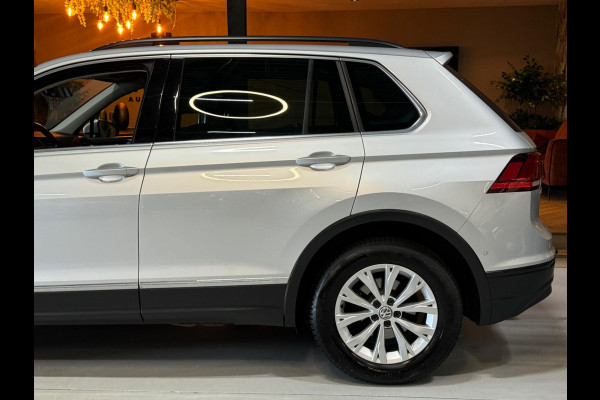 Volkswagen Tiguan 1.4 TSI 4Motion Highline Garantie Trekhaak CarPlay Camera PDC ACC Lane StuurVW StoelVW Off-Road Rijklaar