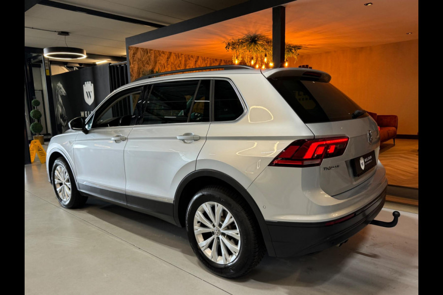 Volkswagen Tiguan 1.4 TSI 4Motion Highline Garantie Trekhaak CarPlay Camera PDC ACC Lane StuurVW StoelVW Off-Road Rijklaar