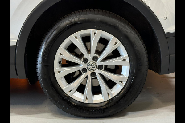 Volkswagen Tiguan 1.4 TSI 4Motion Highline Garantie Trekhaak CarPlay Camera PDC ACC Lane StuurVW StoelVW Off-Road Rijklaar