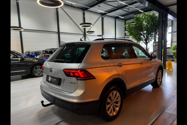 Volkswagen Tiguan 1.4 TSI 4Motion Highline Garantie Trekhaak CarPlay Camera PDC ACC Lane StuurVW StoelVW Off-Road Rijklaar