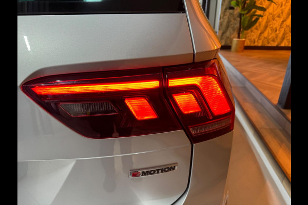 Volkswagen Tiguan 1.4 TSI 4Motion Highline Garantie Trekhaak CarPlay Camera PDC ACC Lane StuurVW StoelVW Off-Road Rijklaar
