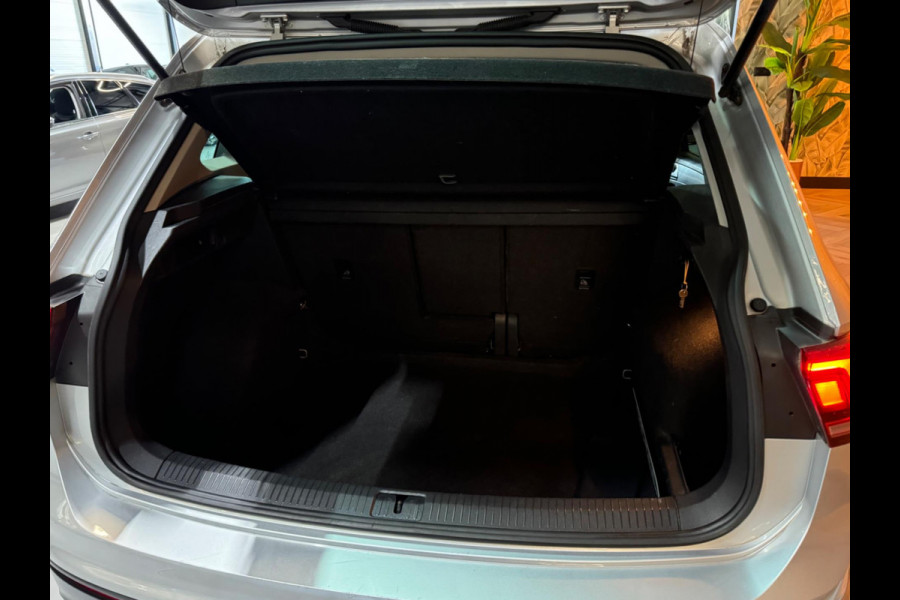 Volkswagen Tiguan 1.4 TSI 4Motion Highline Garantie Trekhaak CarPlay Camera PDC ACC Lane StuurVW StoelVW Off-Road Rijklaar
