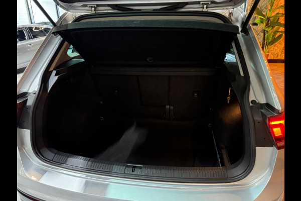 Volkswagen Tiguan 1.4 TSI 4Motion Highline Garantie Trekhaak CarPlay Camera PDC ACC Lane StuurVW StoelVW Off-Road Rijklaar