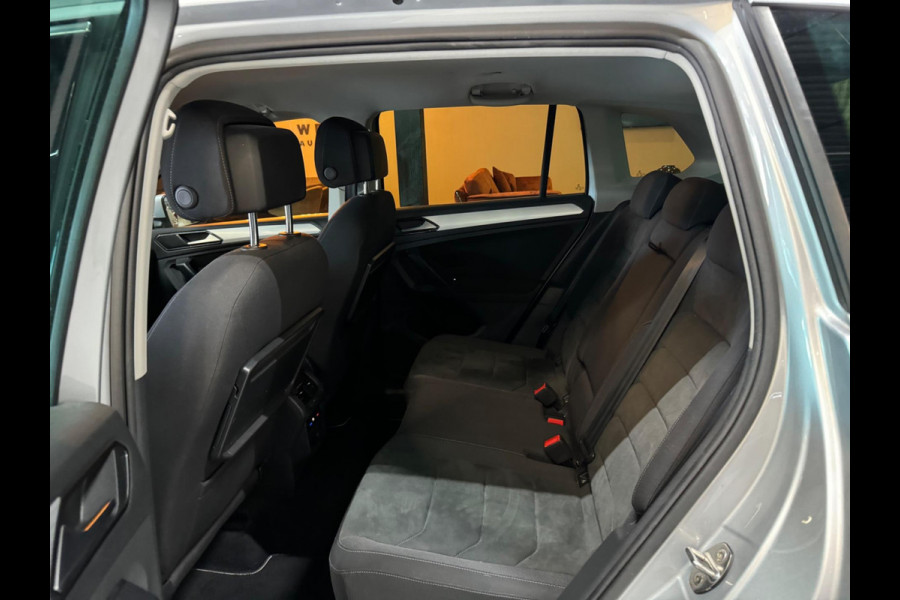 Volkswagen Tiguan 1.4 TSI 4Motion Highline Garantie Trekhaak CarPlay Camera PDC ACC Lane StuurVW StoelVW Off-Road Rijklaar