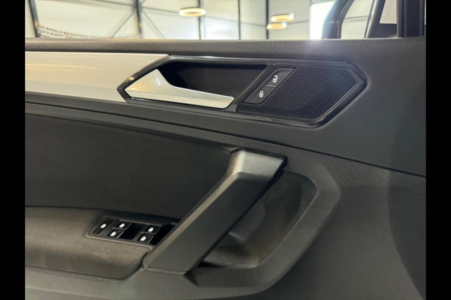 Volkswagen Tiguan 1.4 TSI 4Motion Highline Garantie Trekhaak CarPlay Camera PDC ACC Lane StuurVW StoelVW Off-Road Rijklaar