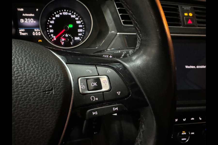 Volkswagen Tiguan 1.4 TSI 4Motion Highline Garantie Trekhaak CarPlay Camera PDC ACC Lane StuurVW StoelVW Off-Road Rijklaar