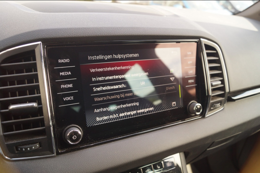 Škoda Karoq 1.5 TSI 150pk DSG Sportline Business -PANO-ECC-