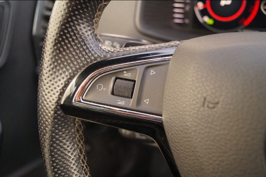Škoda Karoq 1.5 TSI 150pk DSG Sportline Business -PANO-ECC-