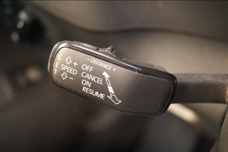 Škoda Karoq 1.5 TSI 150pk DSG Sportline Business -PANO-ECC-