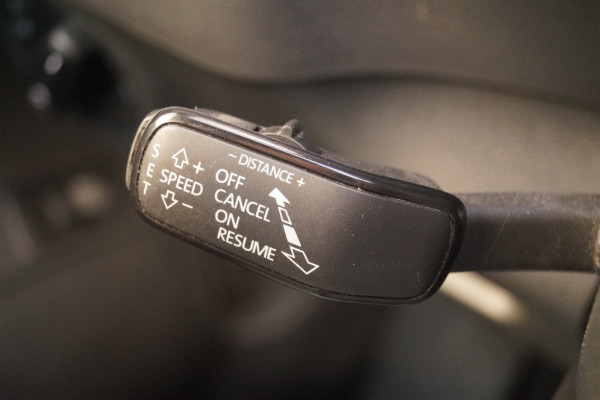 Škoda Karoq 1.5 TSI 150pk DSG Sportline Business -PANO-ECC-