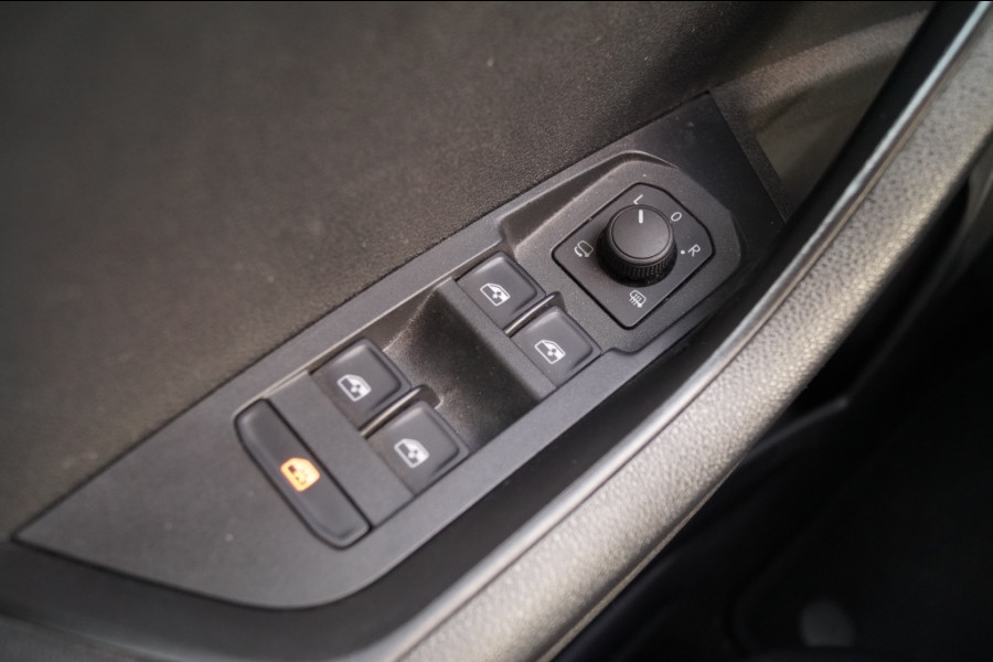 Škoda Karoq 1.5 TSI 150pk DSG Sportline Business -PANO-ECC-