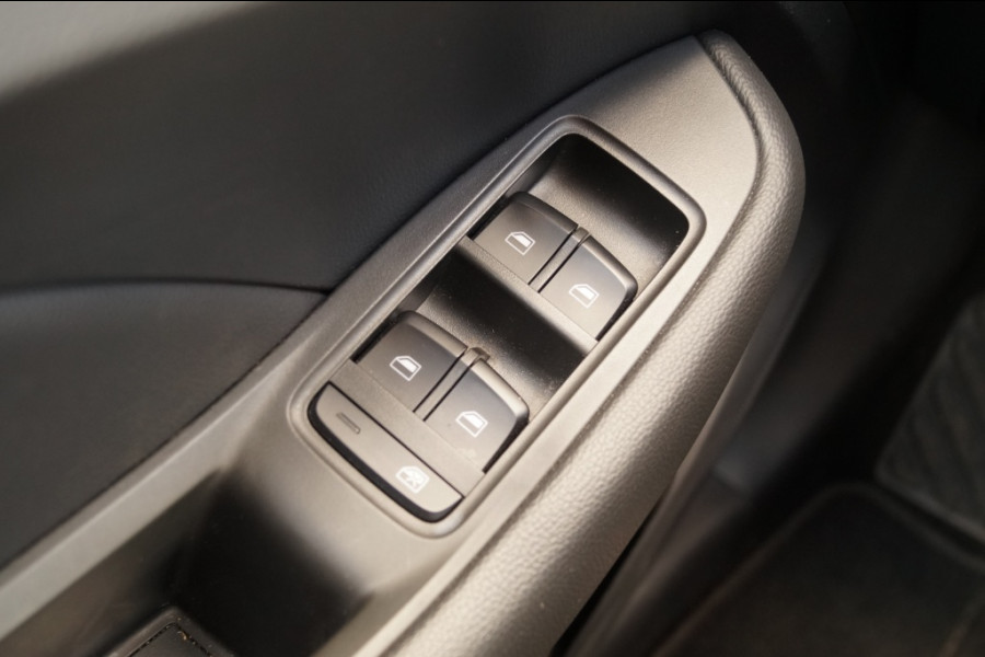 MG ZS EV Luxury 45kWh -PANO-LEER-NAVI-