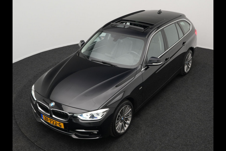 BMW 3 Serie Touring 320i Edition Luxury Line 184pk Automaat | Panodak | Trekhaak af Fabriek | Lederen Bekleding | LED Koplampen | 18"L.M | Navi Full Map | Stoelverwarming |