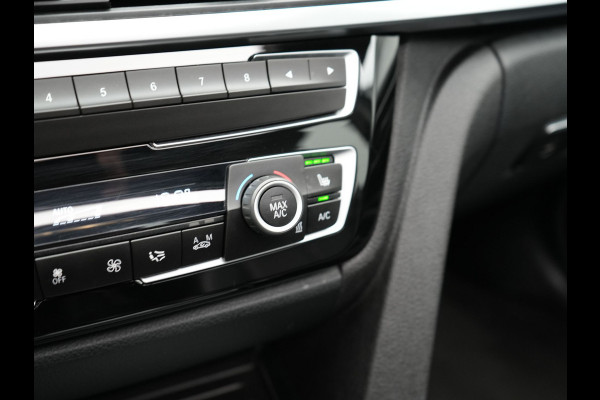 BMW 3 Serie Touring 320i Edition Luxury Line 184pk Automaat | Panodak | Trekhaak af Fabriek | Lederen Bekleding | LED Koplampen | 18"L.M | Navi Full Map | Stoelverwarming |