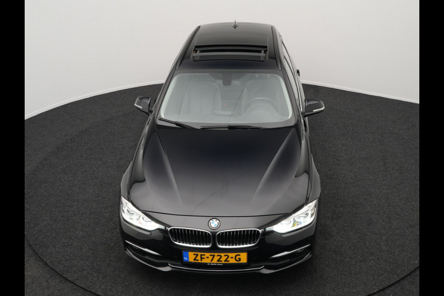 BMW 3 Serie Touring 320i Edition Luxury Line 184pk Automaat | Panodak | Trekhaak af Fabriek | Lederen Bekleding | LED Koplampen | 18"L.M | Navi Full Map | Stoelverwarming |