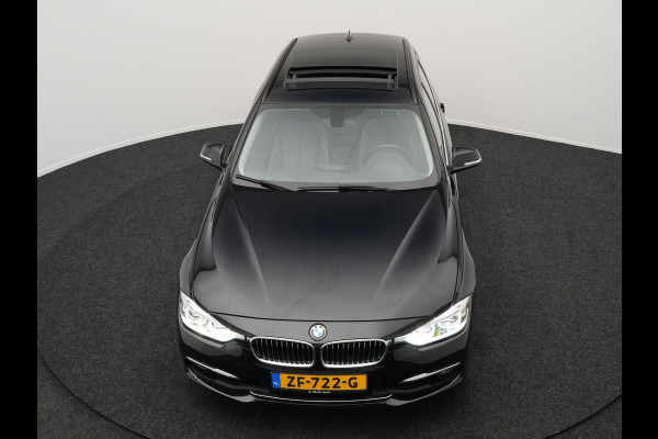 BMW 3 Serie Touring 320i Edition Luxury Line 184pk Automaat | Panodak | Trekhaak af Fabriek | Lederen Bekleding | LED Koplampen | 18"L.M | Navi Full Map | Stoelverwarming |