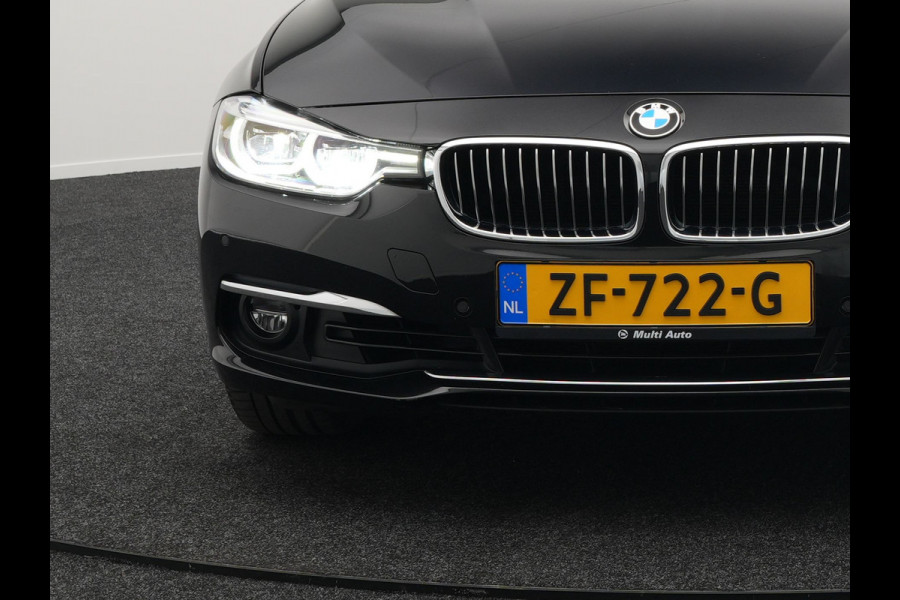 BMW 3 Serie Touring 320i Edition Luxury Line 184pk Automaat | Panodak | Trekhaak af Fabriek | Lederen Bekleding | LED Koplampen | 18"L.M | Navi Full Map | Stoelverwarming |