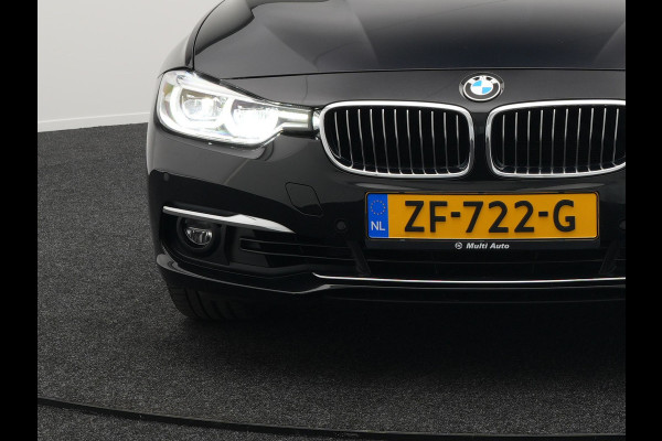 BMW 3 Serie Touring 320i Edition Luxury Line 184pk Automaat | Panodak | Trekhaak af Fabriek | Lederen Bekleding | LED Koplampen | 18"L.M | Navi Full Map | Stoelverwarming |