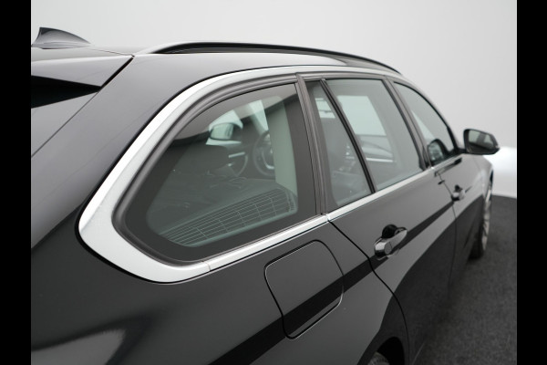 BMW 3 Serie Touring 320i Edition Luxury Line 184pk Automaat | Panodak | Trekhaak af Fabriek | Lederen Bekleding | LED Koplampen | 18"L.M | Navi Full Map | Stoelverwarming |