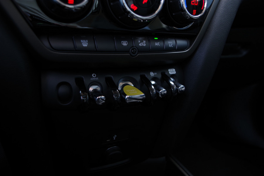 MINI Countryman 2.0 Cooper S E 225 PK ALL4 Pepper PHEV, Panoramadak, Camera, Climate Control, Head-Up