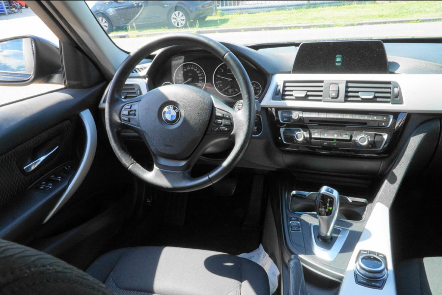 BMW 3 Serie 318i FACELIFT MODEL