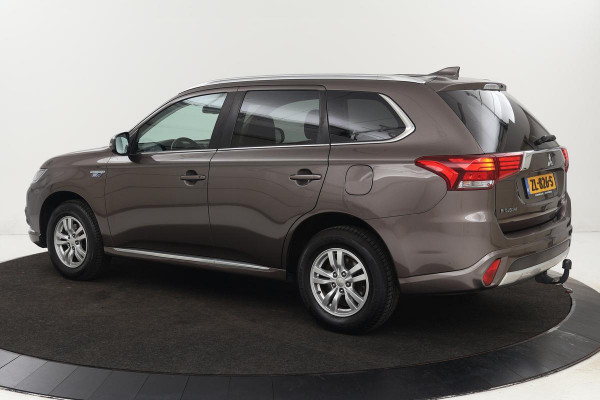 Mitsubishi Outlander 2.0 PHEV Pure | Trekhaak | Carplay | Camera | Half leder | Keyless | Climate control | Cruise control