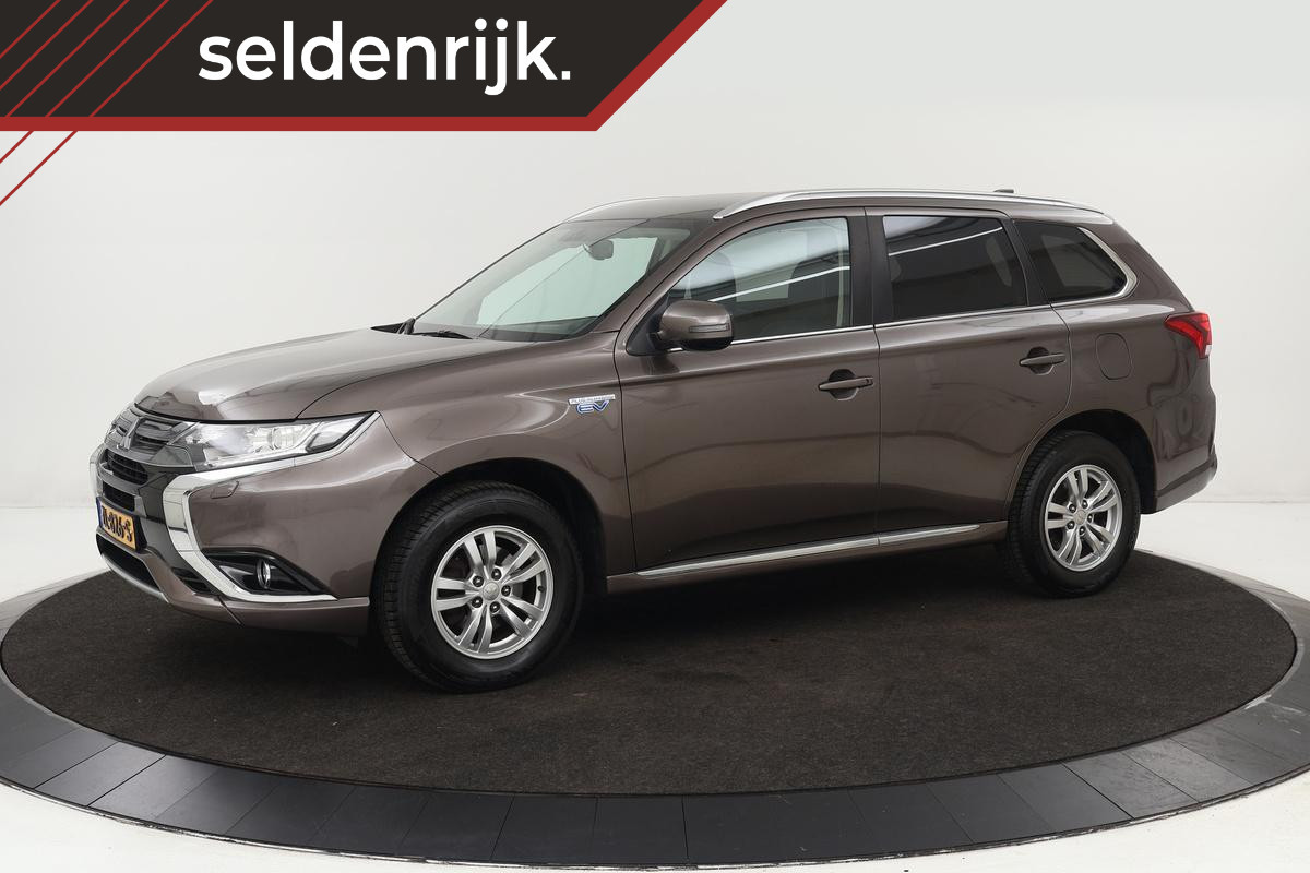 Mitsubishi Outlander 2.0 PHEV Pure | Trekhaak | Carplay | Camera | Half leder | Keyless | Climate control | Cruise control Mitsubishi Outlander 2.0 PHEV Pure | Trekhaak | Carplay | Camera | Half leder | Keyless | Climate control | Cruise control