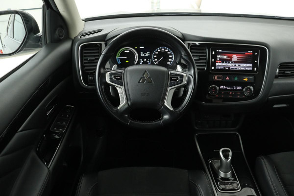 Mitsubishi Outlander 2.0 PHEV Pure | Trekhaak | Carplay | Camera | Half leder | Keyless | Climate control | Cruise control