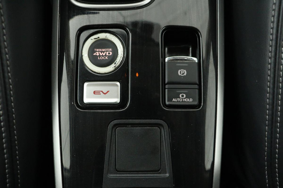 Mitsubishi Outlander 2.0 PHEV Pure | Trekhaak | Carplay | Camera | Half leder | Keyless | Climate control | Cruise control