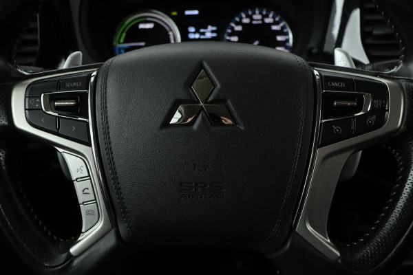 Mitsubishi Outlander 2.0 PHEV Pure | Trekhaak | Carplay | Camera | Half leder | Keyless | Climate control | Cruise control