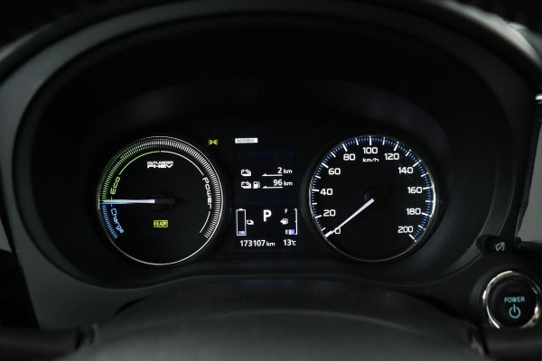 Mitsubishi Outlander 2.0 PHEV Pure | Trekhaak | Carplay | Camera | Half leder | Keyless | Climate control | Cruise control