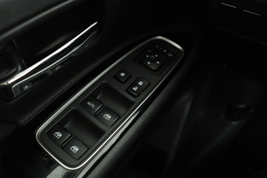 Mitsubishi Outlander 2.0 PHEV Pure | Trekhaak | Carplay | Camera | Half leder | Keyless | Climate control | Cruise control