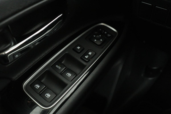 Mitsubishi Outlander 2.0 PHEV Pure | Trekhaak | Carplay | Camera | Half leder | Keyless | Climate control | Cruise control