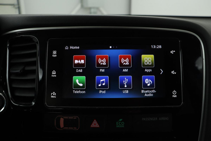 Mitsubishi Outlander 2.0 PHEV Pure | Trekhaak | Carplay | Camera | Half leder | Keyless | Climate control | Cruise control