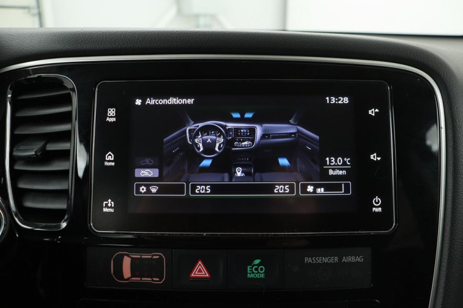 Mitsubishi Outlander 2.0 PHEV Pure | Trekhaak | Carplay | Camera | Half leder | Keyless | Climate control | Cruise control