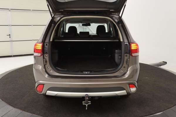 Mitsubishi Outlander 2.0 PHEV Pure | Trekhaak | Carplay | Camera | Half leder | Keyless | Climate control | Cruise control