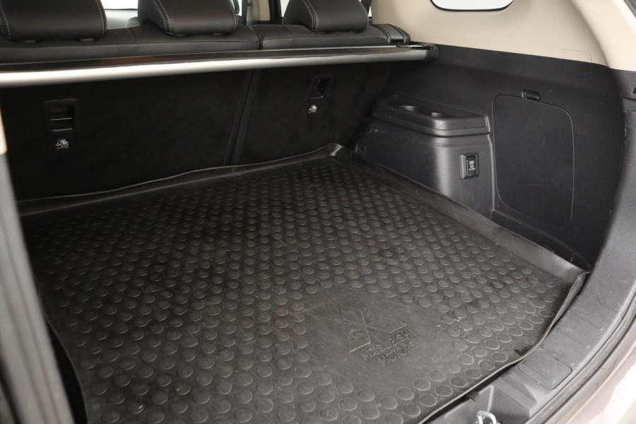 Mitsubishi Outlander 2.0 PHEV Pure | Trekhaak | Carplay | Camera | Half leder | Keyless | Climate control | Cruise control