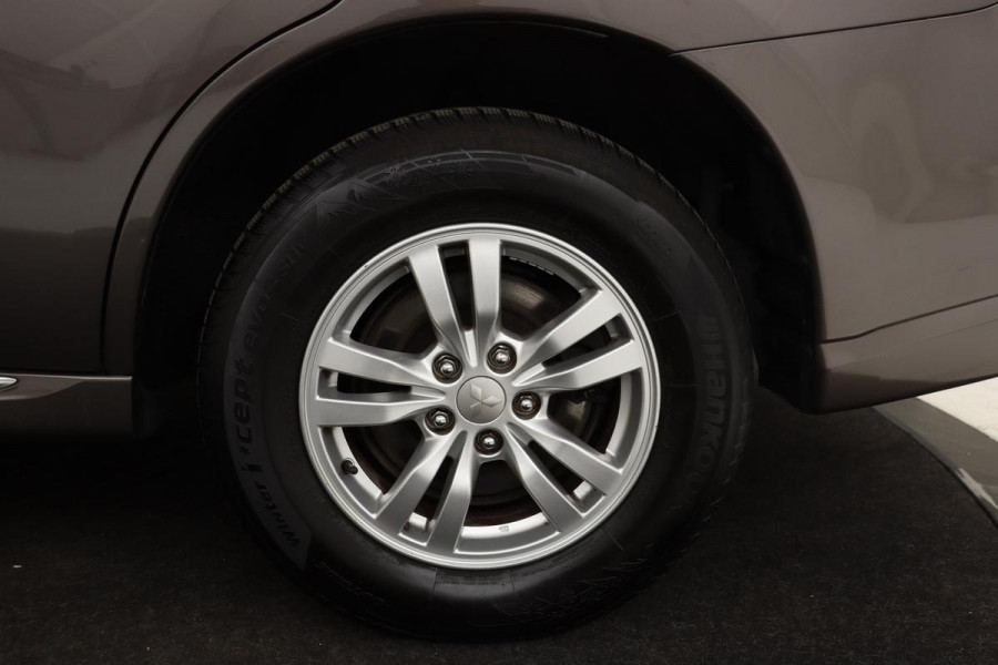 Mitsubishi Outlander 2.0 PHEV Pure | Trekhaak | Carplay | Camera | Half leder | Keyless | Climate control | Cruise control