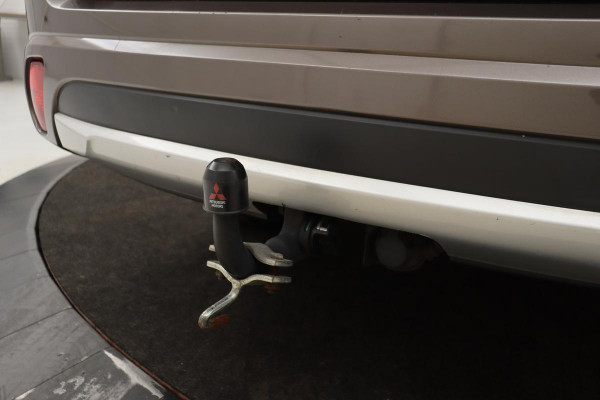 Mitsubishi Outlander 2.0 PHEV Pure | Trekhaak | Carplay | Camera | Half leder | Keyless | Climate control | Cruise control