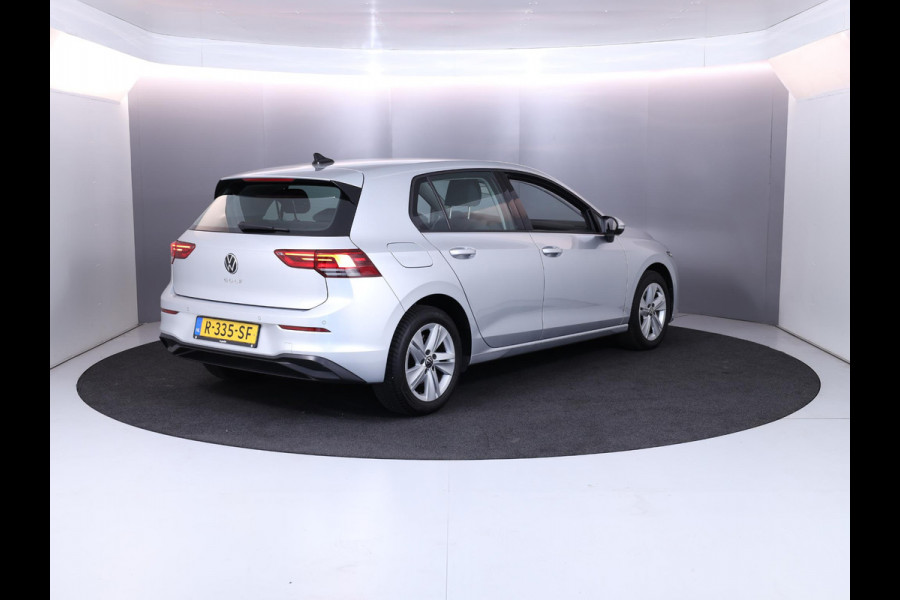 Volkswagen Golf 1.0 TSI Life 110 pk | Navigatie | Parkeersensoren | Adaptieve cruise control | Autom. airco | Apple Carplay/Android Auto |