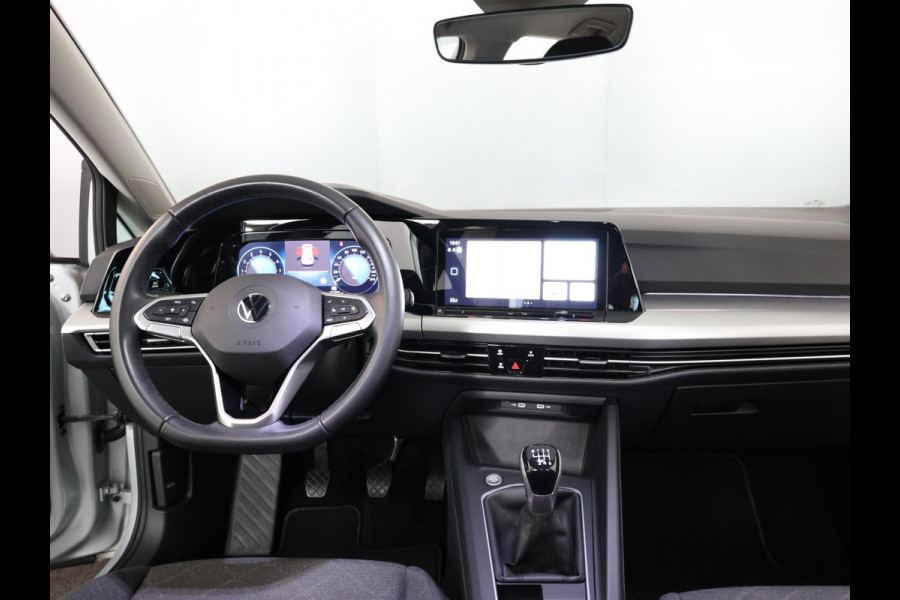Volkswagen Golf 1.0 TSI Life 110 pk | Navigatie | Parkeersensoren | Adaptieve cruise control | Autom. airco | Apple Carplay/Android Auto |