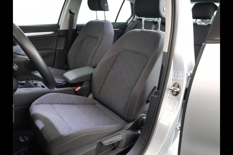 Volkswagen Golf 1.0 TSI Life 110 pk | Navigatie | Parkeersensoren | Adaptieve cruise control | Autom. airco | Apple Carplay/Android Auto |