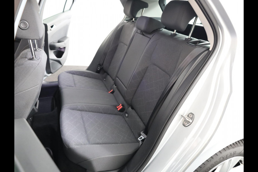 Volkswagen Golf 1.0 TSI Life 110 pk | Navigatie | Parkeersensoren | Adaptieve cruise control | Autom. airco | Apple Carplay/Android Auto |