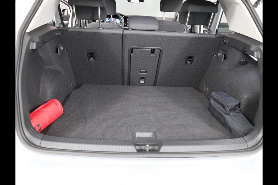 Volkswagen Golf 1.0 TSI Life 110 pk | Navigatie | Parkeersensoren | Adaptieve cruise control | Autom. airco | Apple Carplay/Android Auto |