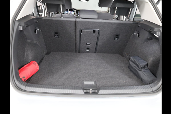 Volkswagen Golf 1.0 TSI Life 110 pk | Navigatie | Parkeersensoren | Adaptieve cruise control | Autom. airco | Apple Carplay/Android Auto |