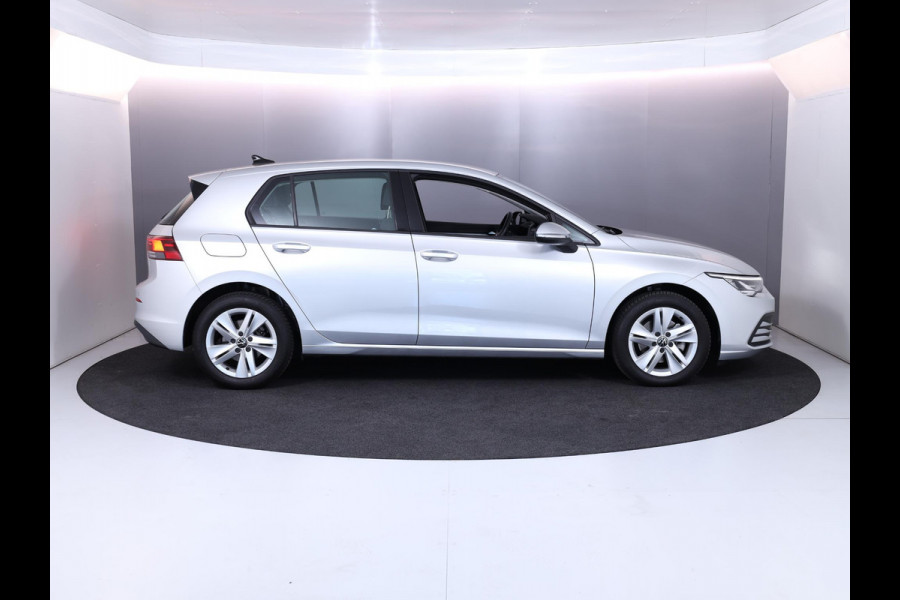 Volkswagen Golf 1.0 TSI Life 110 pk | Navigatie | Parkeersensoren | Adaptieve cruise control | Autom. airco | Apple Carplay/Android Auto |