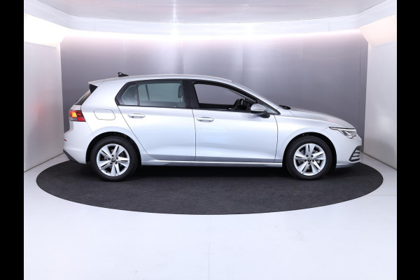 Volkswagen Golf 1.0 TSI Life 110 pk | Navigatie | Parkeersensoren | Adaptieve cruise control | Autom. airco | Apple Carplay/Android Auto |