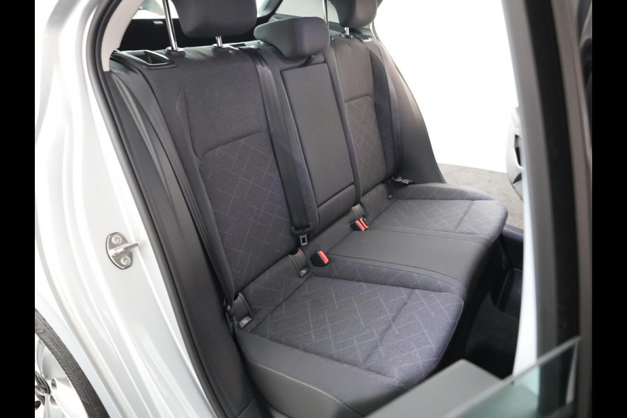 Volkswagen Golf 1.0 TSI Life 110 pk | Navigatie | Parkeersensoren | Adaptieve cruise control | Autom. airco | Apple Carplay/Android Auto |