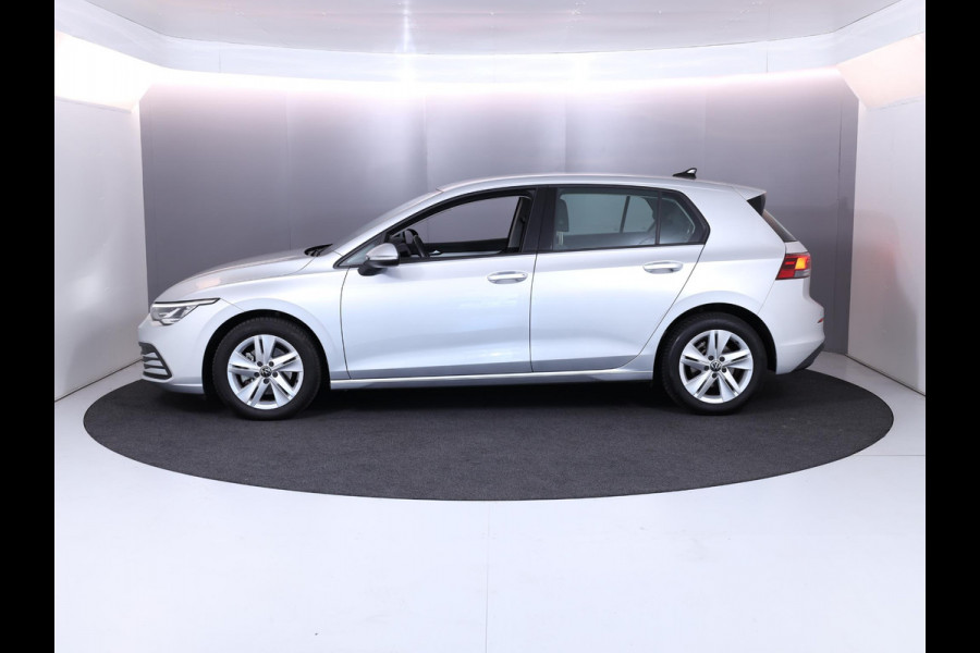 Volkswagen Golf 1.0 TSI Life 110 pk | Navigatie | Parkeersensoren | Adaptieve cruise control | Autom. airco | Apple Carplay/Android Auto |